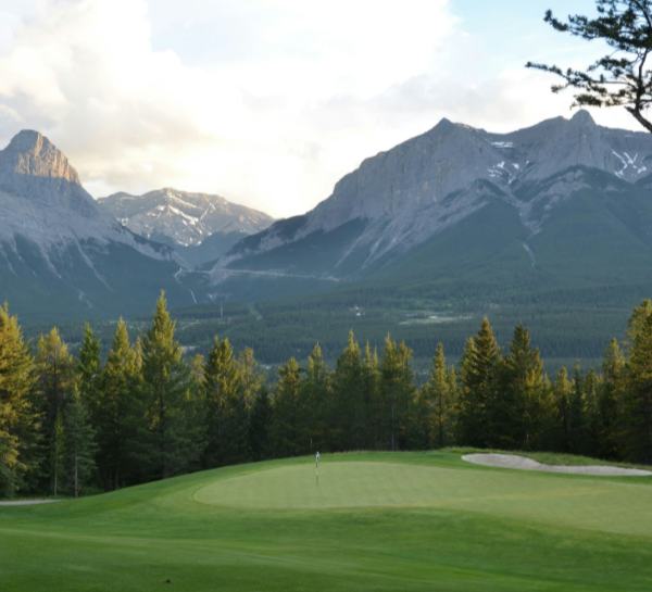 10 Golf Courses With Stunning Mountain Views