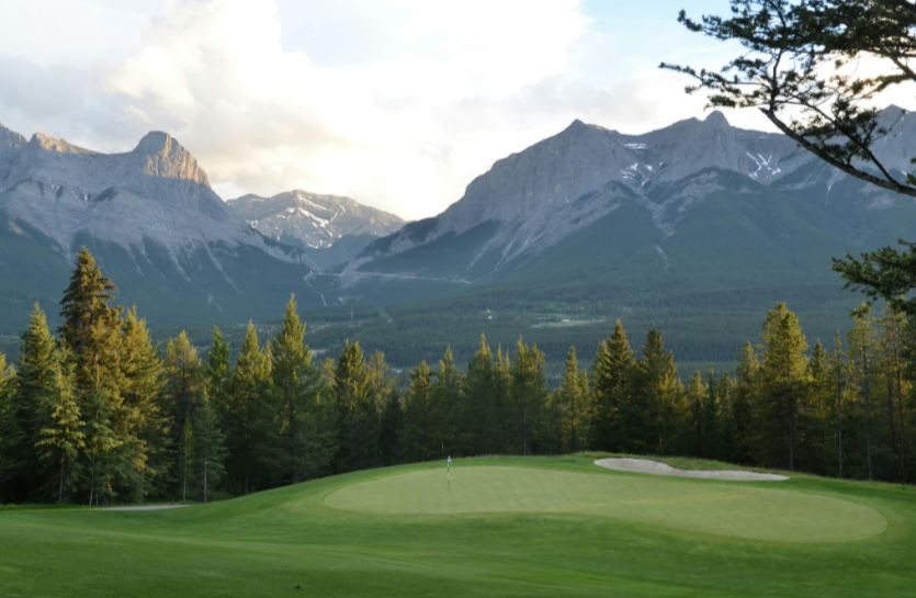 10 Golf Courses With Stunning Mountain Views